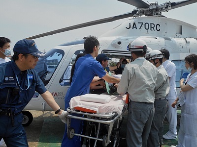 大規模災害訓練実施
上越市消防本部協力のもと、ヘリ搬送を実施しました。