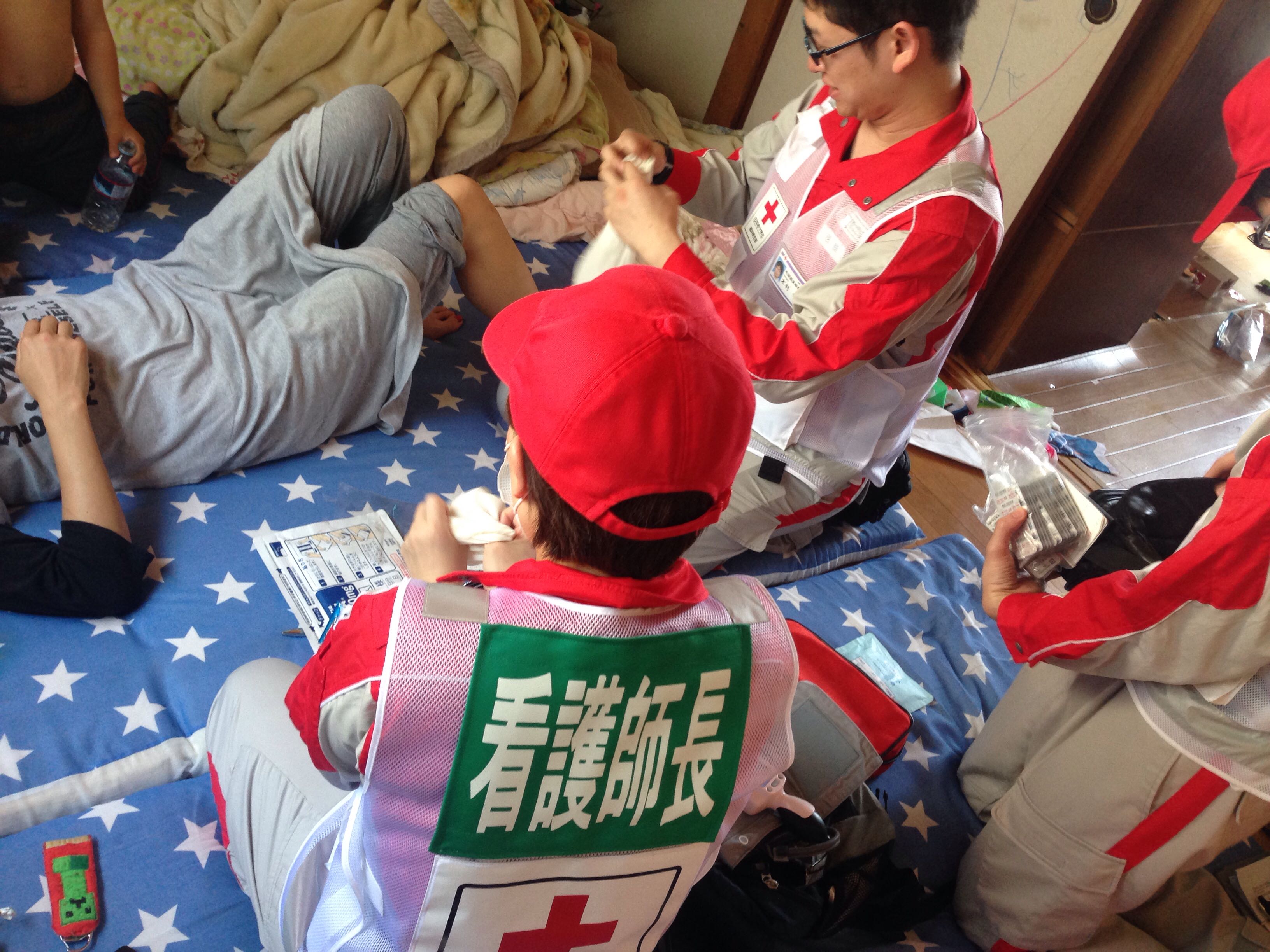 平成28年4月に熊本地震への救護班派遣。研修医も同行しました。