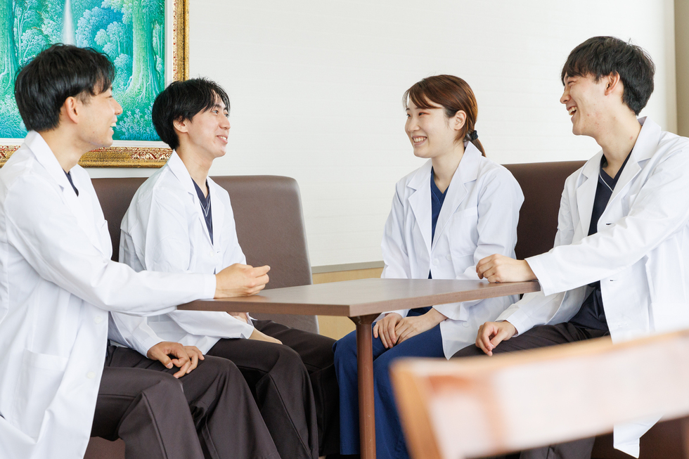 忙しい時、失敗して落ち込んだ時にも仲間で話をしてホッとする時間を大切にしています