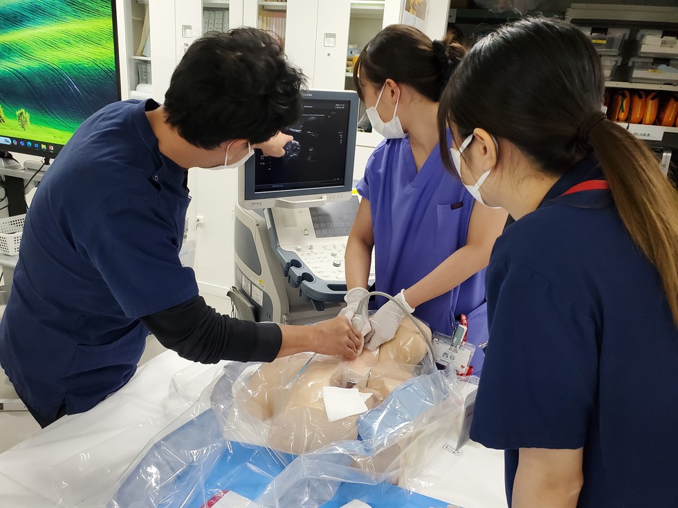 CVC挿入レクチャーの様子