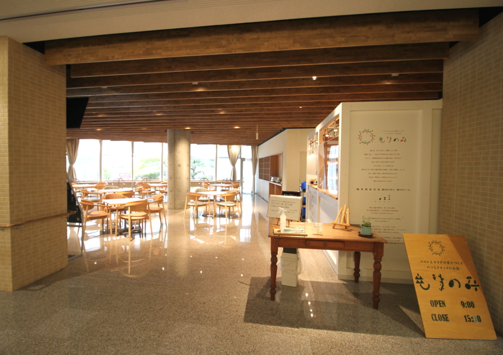 外来と隣接した院内Caféもりのみが患者さん・地域の方々の憩いの場になっています