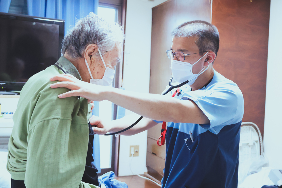 当院退院後もご自宅へ訪問し、切れ目ない医療を提供します。